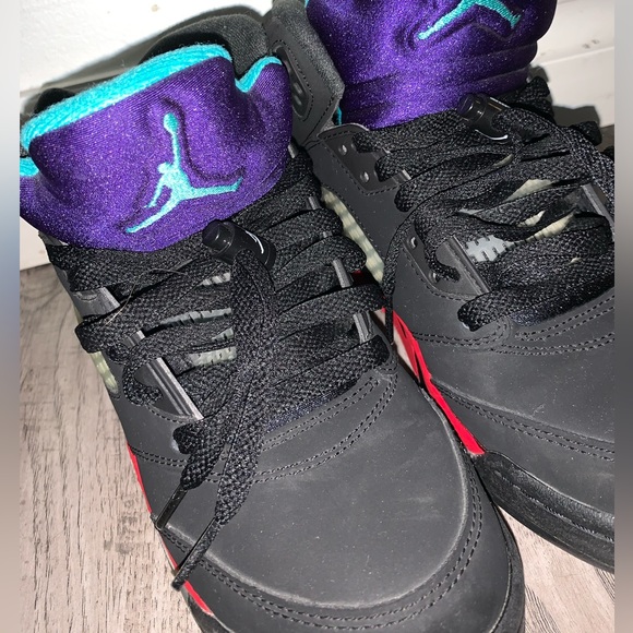 Nike Air Jordan Retro 5 Top 3 Grape Fire Red Metallic Youth Size 7Y CZ2989-001 - Picture 9 of 9